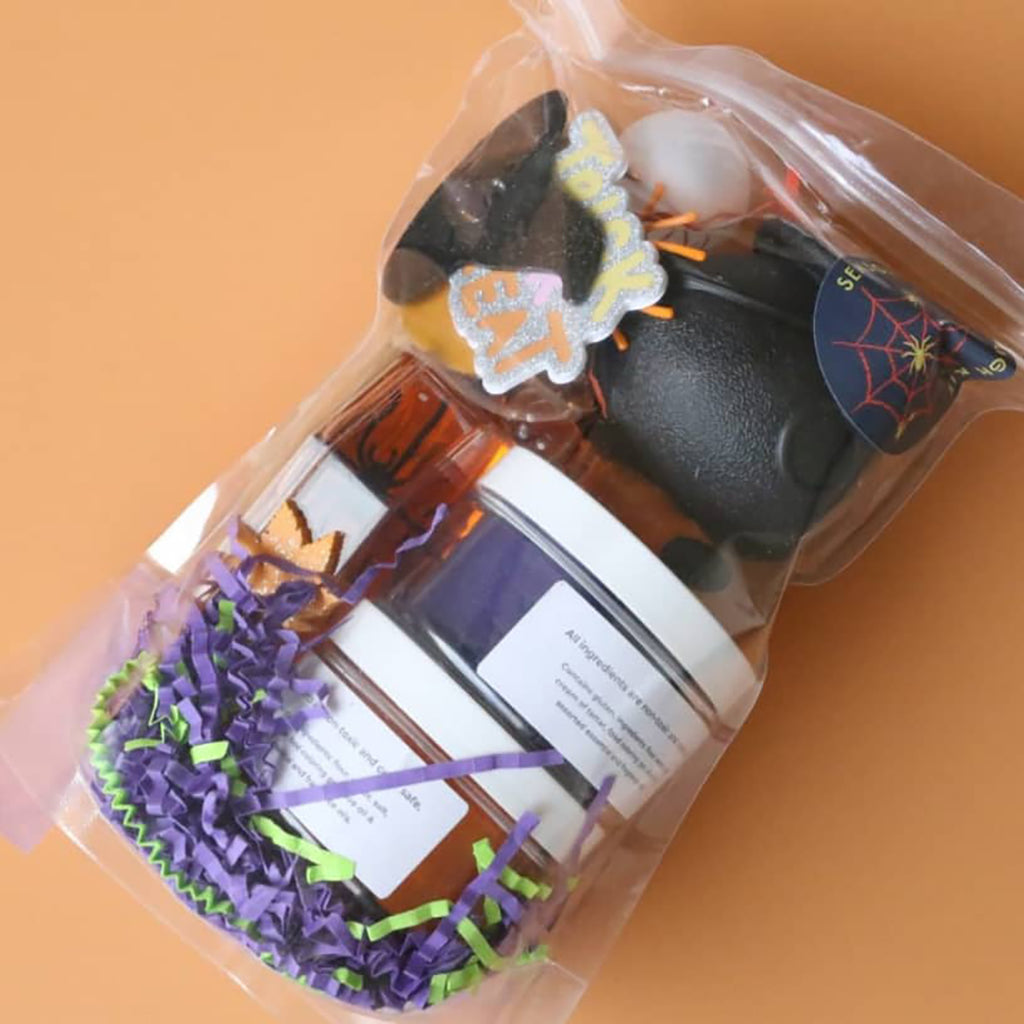 spooky Halloween play dough kit