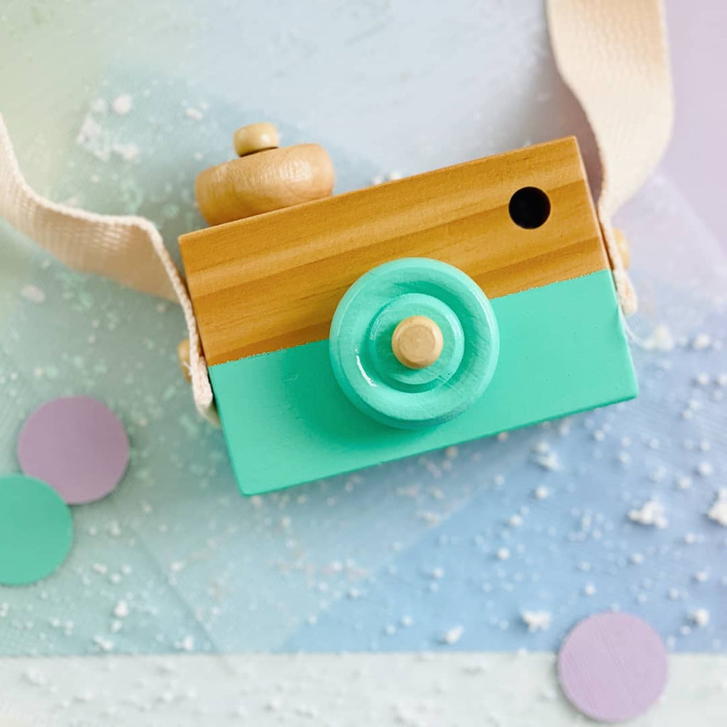 wooden Montessori toy camera
